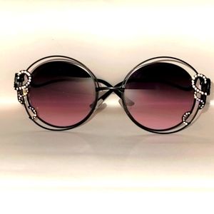 NWOT Sexy Grediant black Blinged-out sunglasses